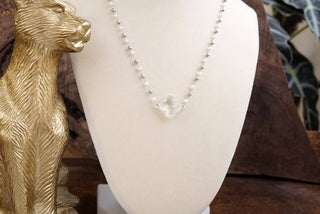 Lucky Light – Clover Pendant Necklace with Pearls and Beaded Chain