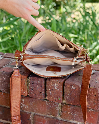 Ariana Crossbody Saddle VQ