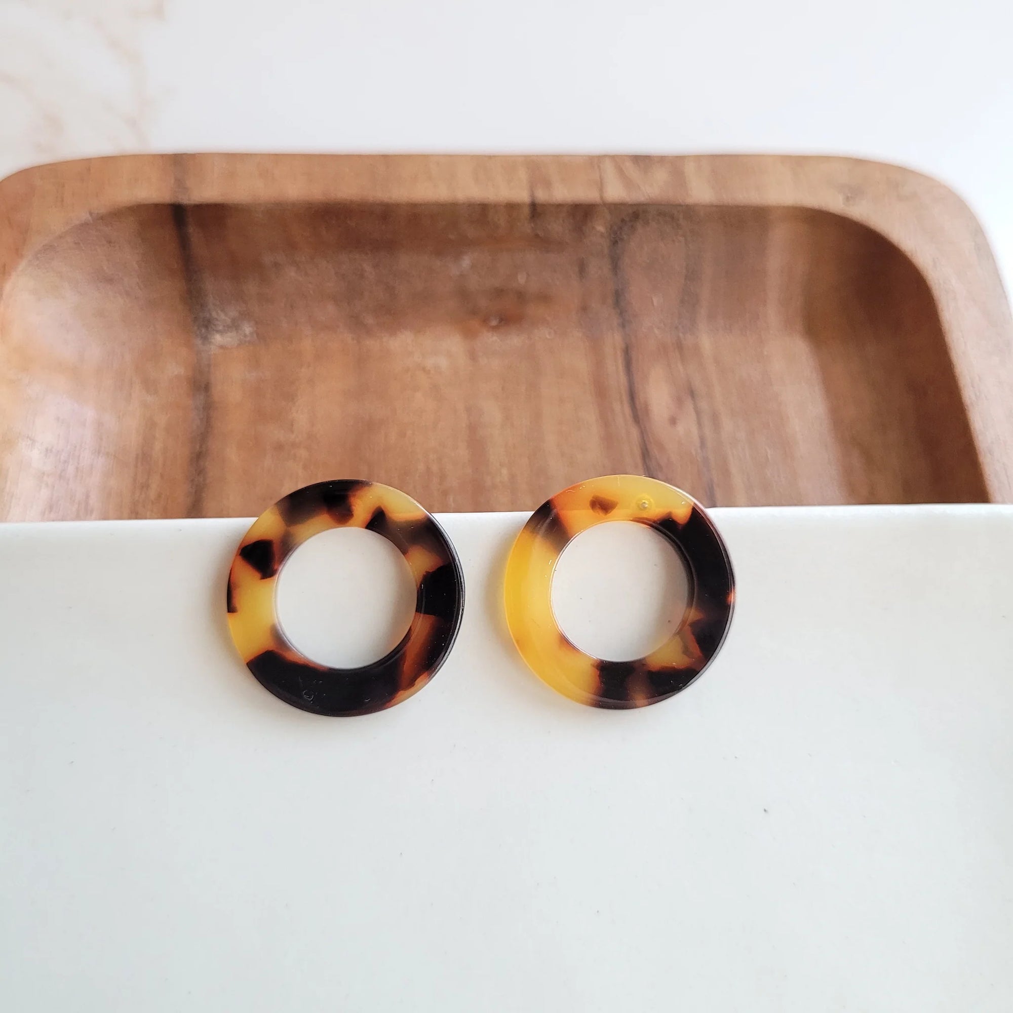 Jo Jo Stud Earrings in Tortoise