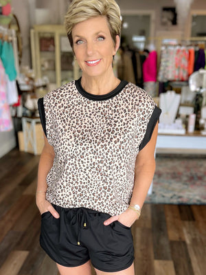 The Cassie Banded Sleeve Top in Leopard Print