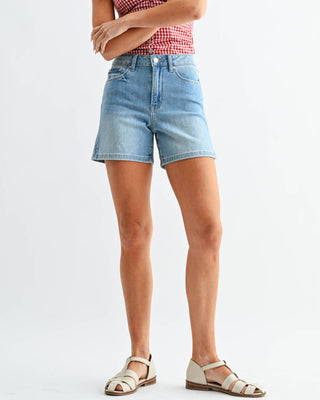 Lightweight Walking Short Regular Hem W/ Slit