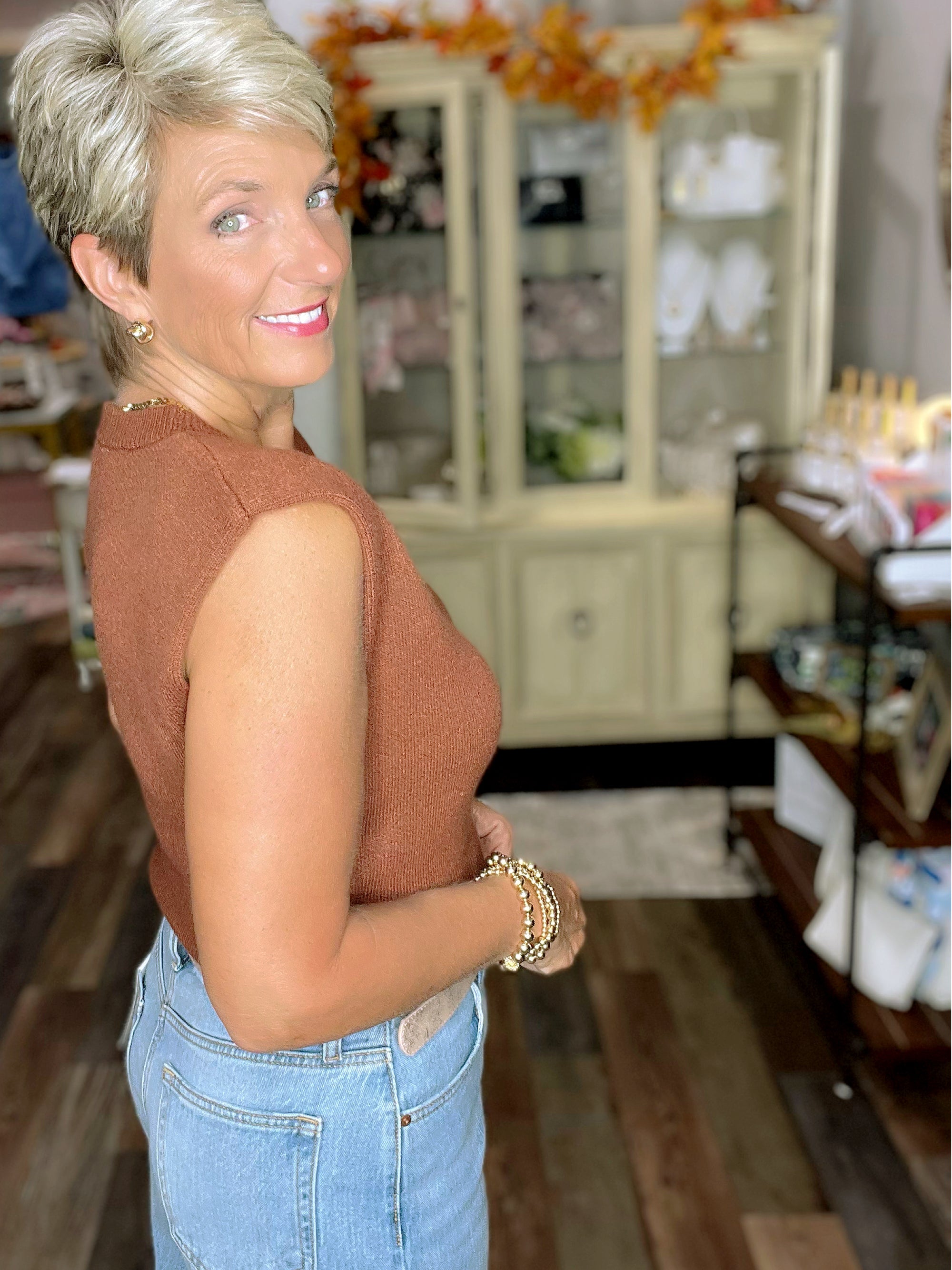 Sleeveless Sweater in Brown Cinnamon