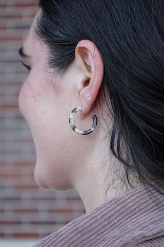  hoop earring in a brown and cream marbled color 