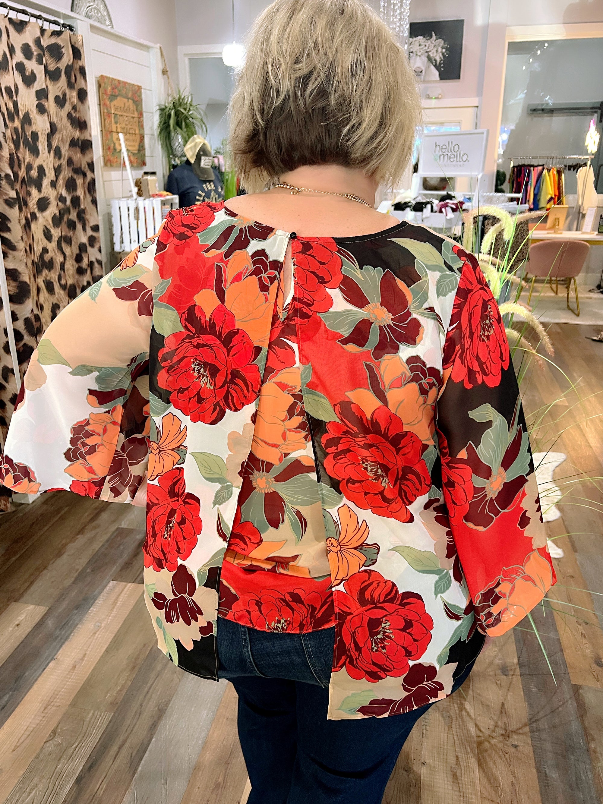 Best Fall Floral Blouse in Curvy