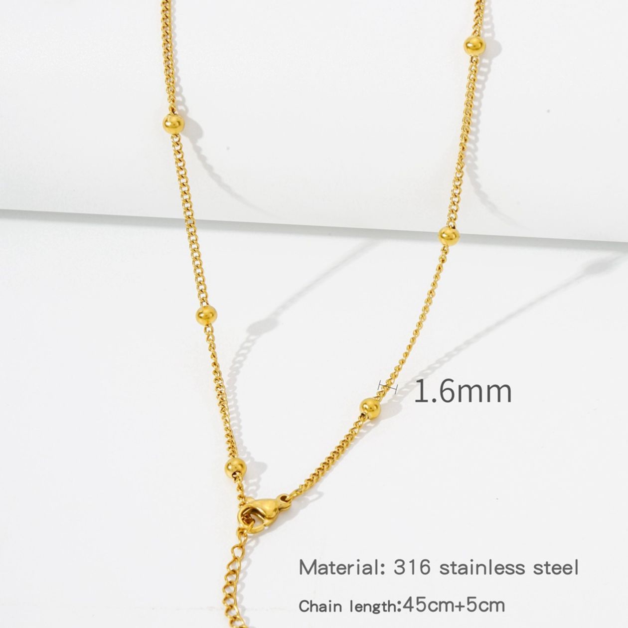 Simple Satellite Chain in Gold