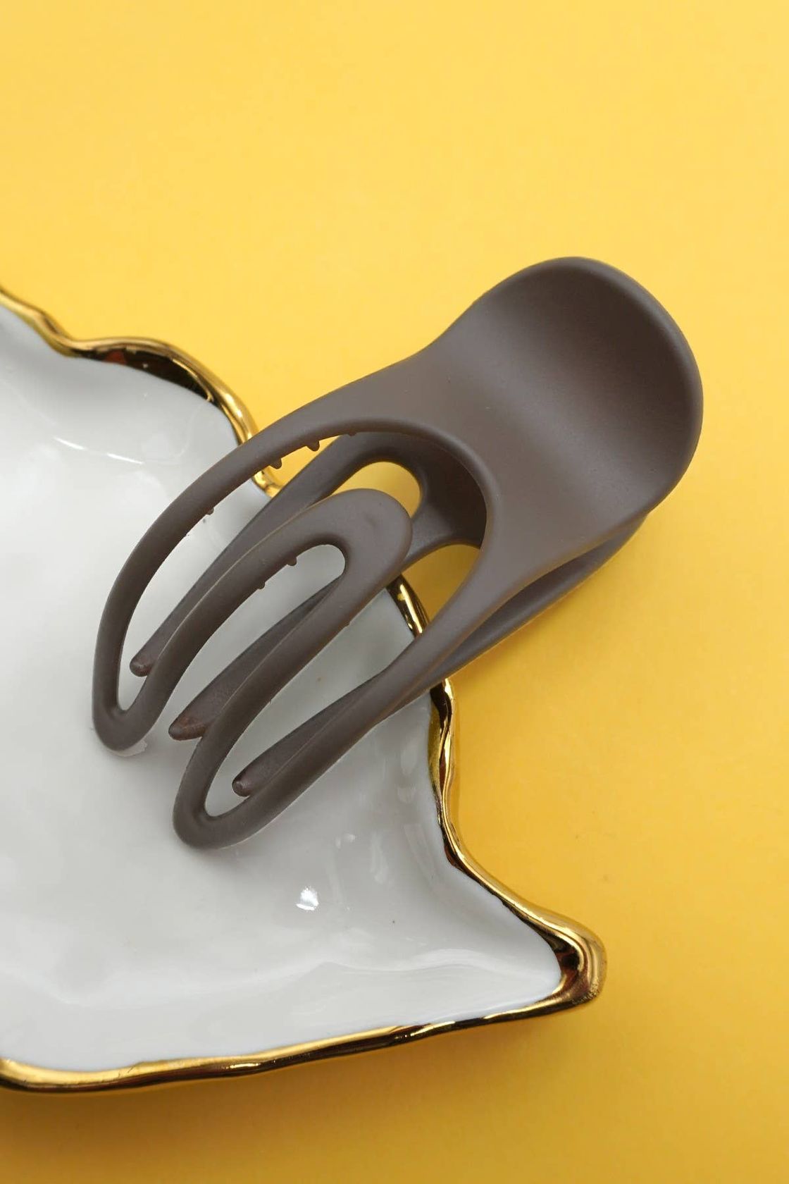 Oval Lay Down Flat Hair Claw Clip