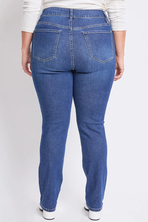 Better than Basic Straight Leg Jeans in Curvy