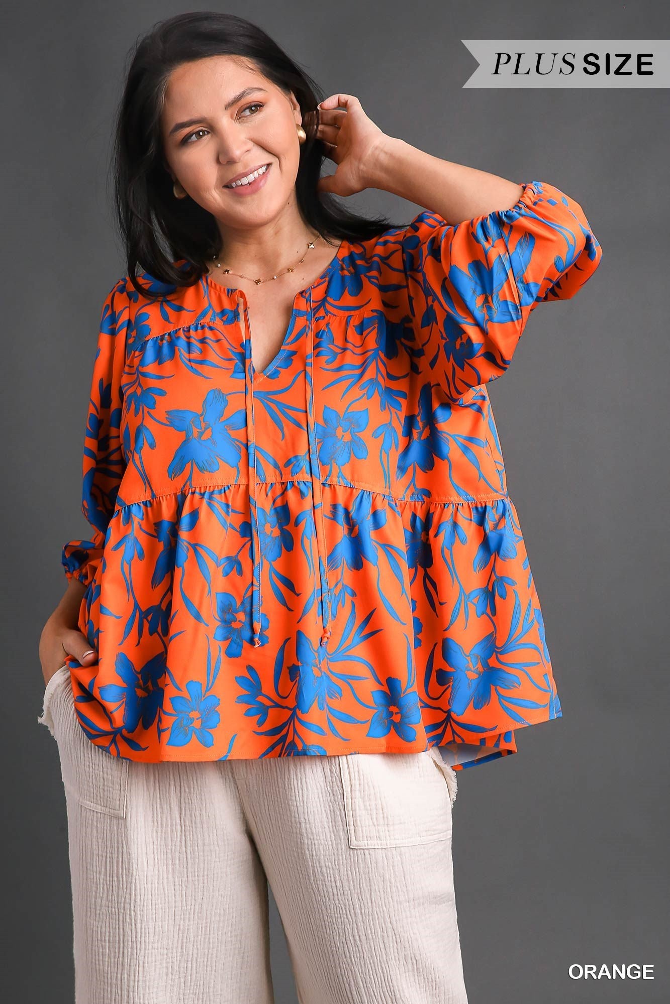 Vibrant Flowery Patterned 3/4 Top in Curvy