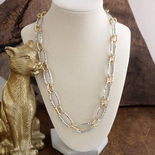 Luxe Link – Elongated Textured Chain Necklace