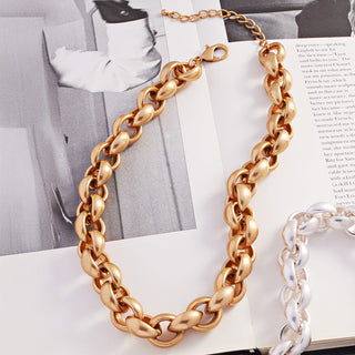 Chunky Interlink Metal Chain Necklace: Matte gold