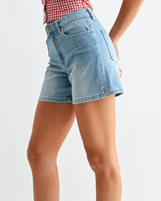 Lightweight Walking Short Regular Hem W/ Slit