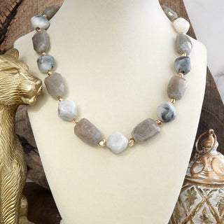 Sunstone Muse – Short Bold Beaded Statement Necklace