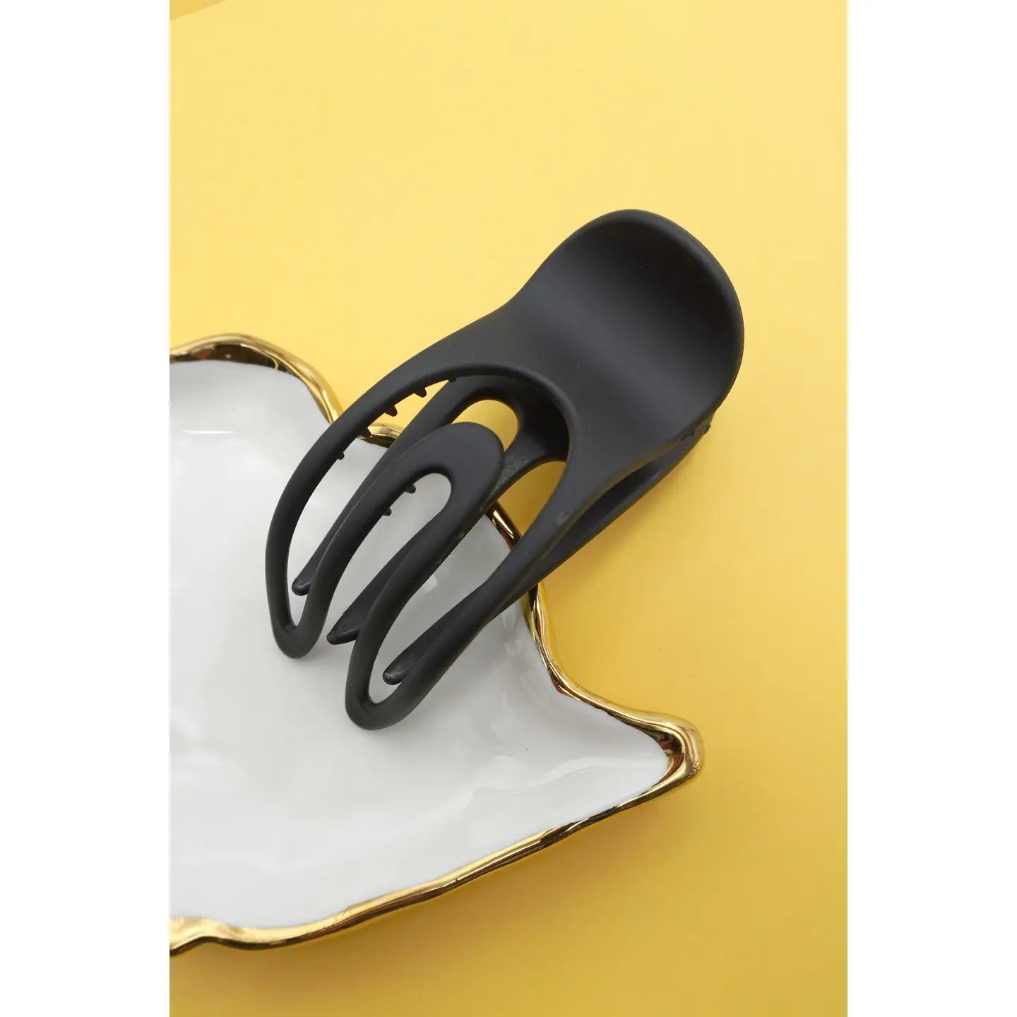 Oval Lay Down Flat Hair Claw Clip