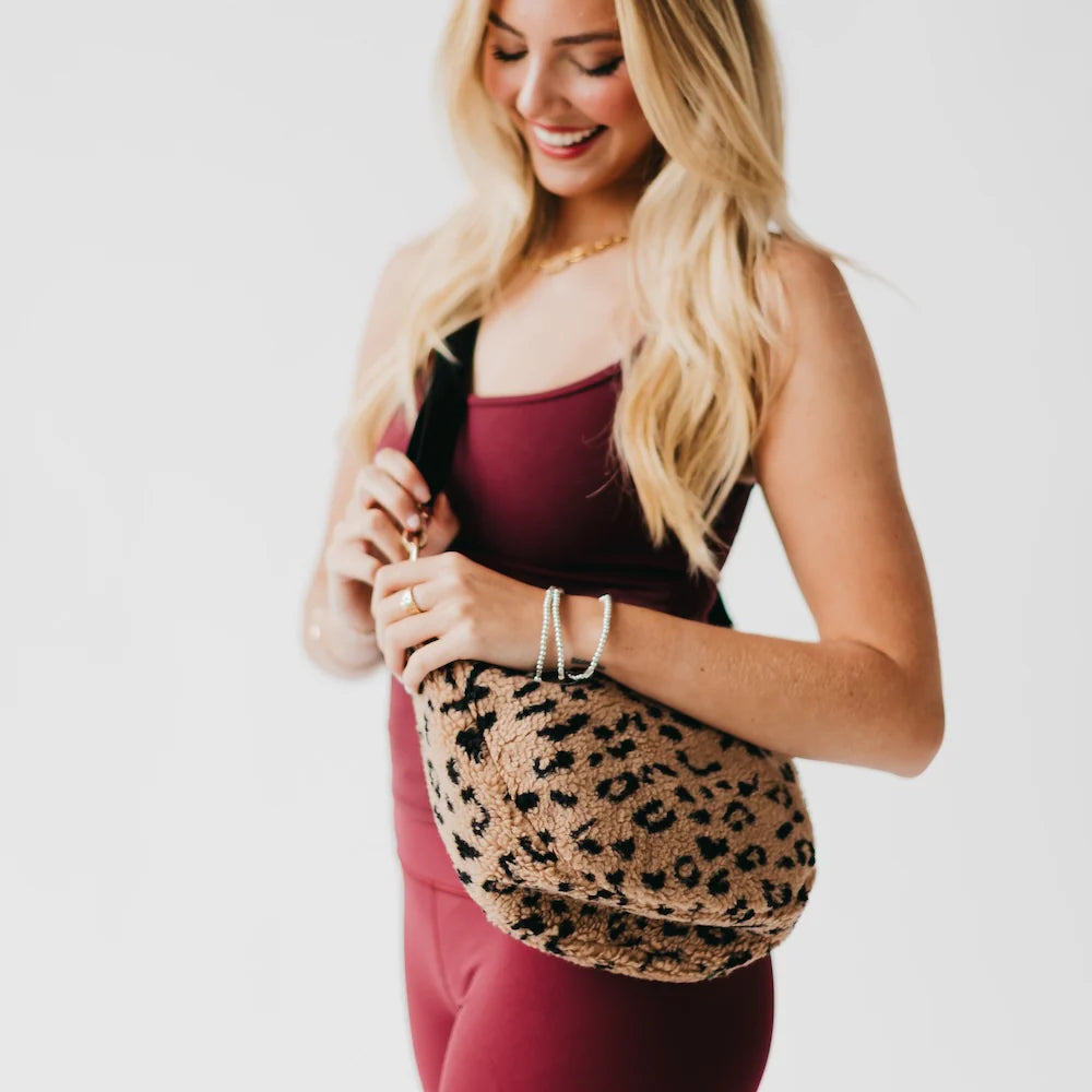 Sherpa Crossbody Bag in Leopard